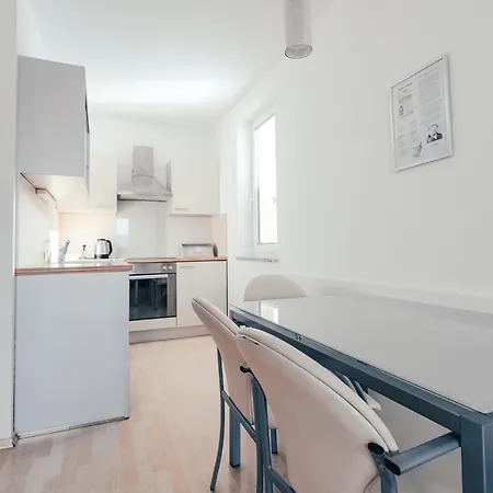 Anna Apartman *