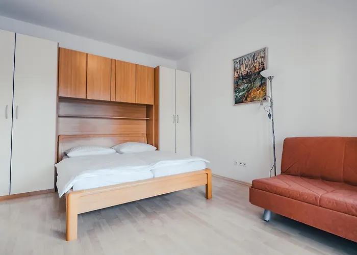 アパート Anna ラデンツィ