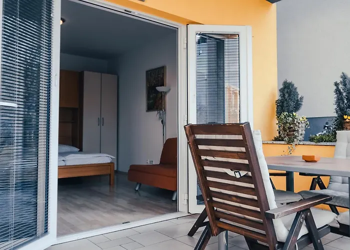 Anna アパート ラデンツィ