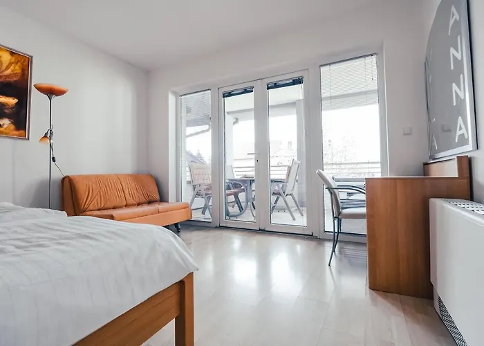 アパート Anna ラデンツィ